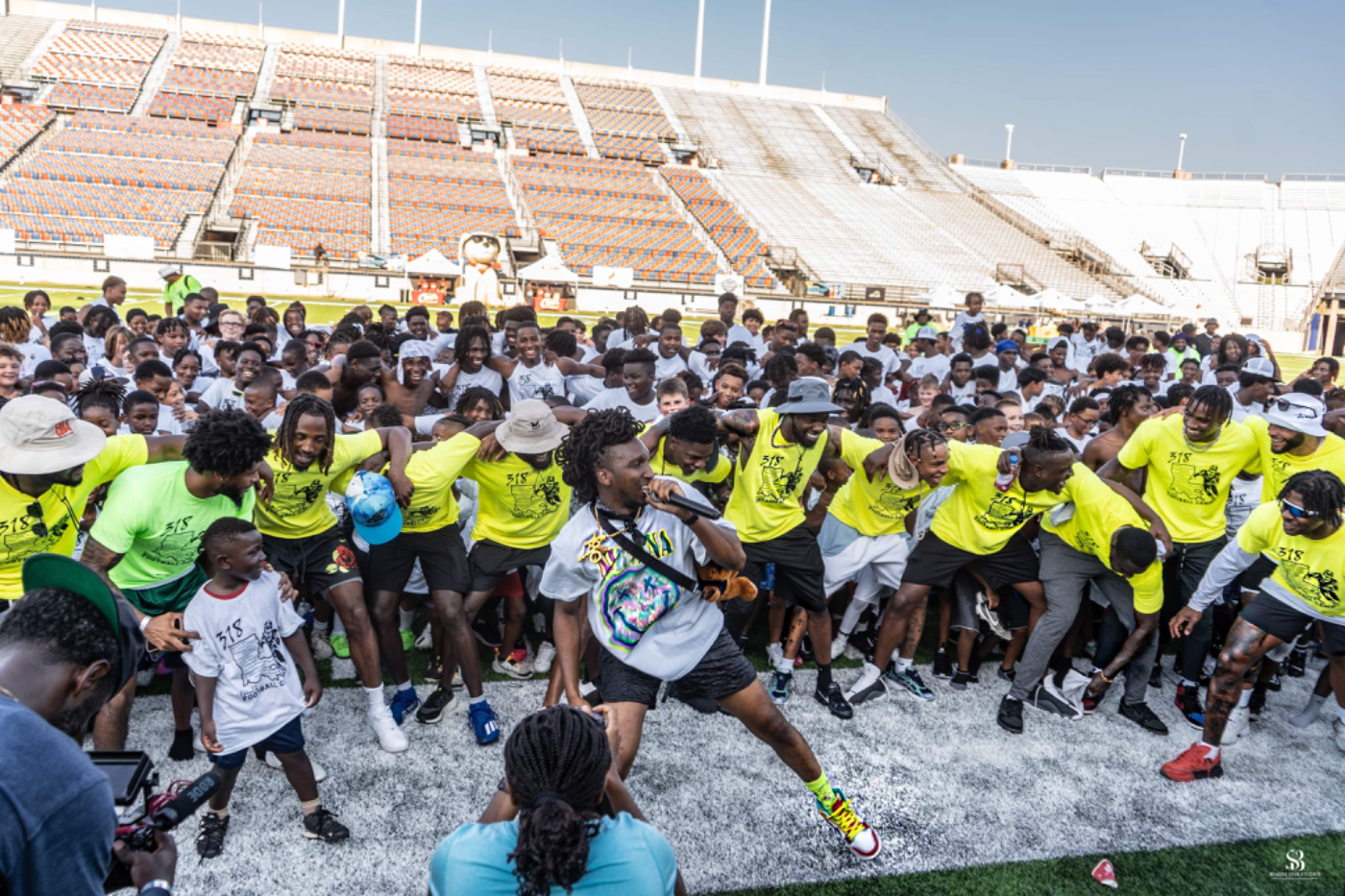 318 NFL Football Players Camp