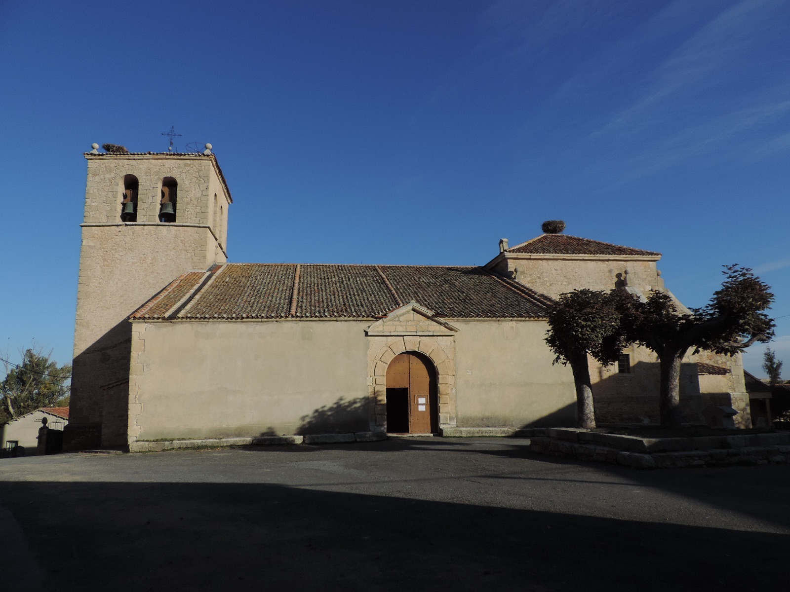 Construcción de la portada de la Iglesia de San Cristóbal de Matabuena