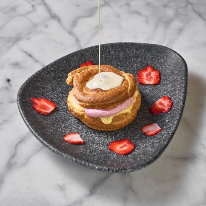 The Jumbo Eclair Strawberry