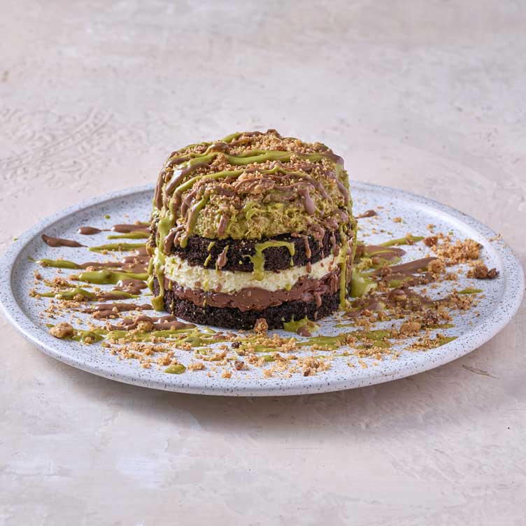 Kunafa Crunch Cake