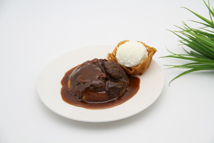Date tart with vanilla icecream