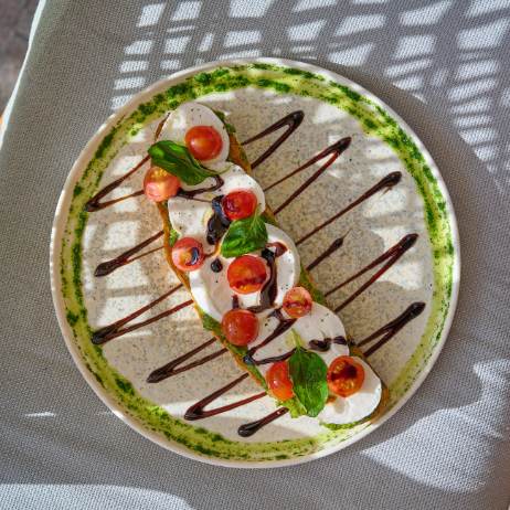 Caprese Tartine