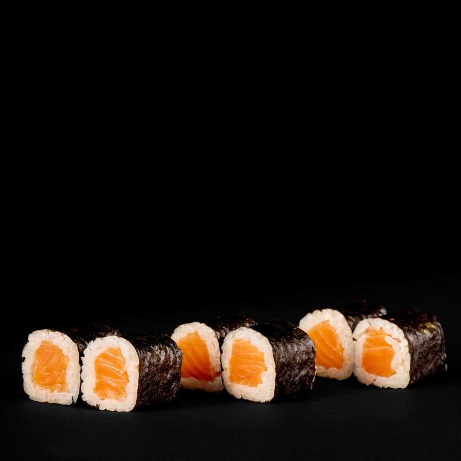 133 Hoso Salmon Maki