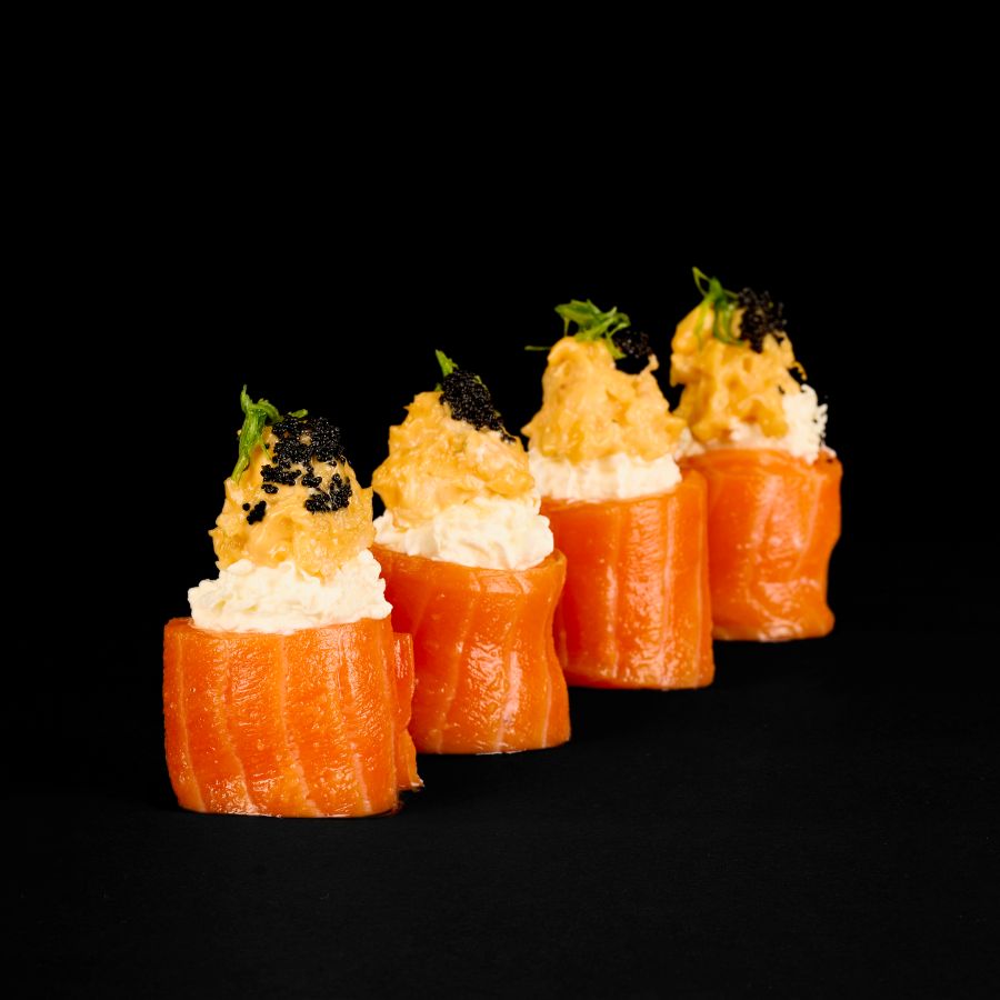 Gunkan Sake Roll