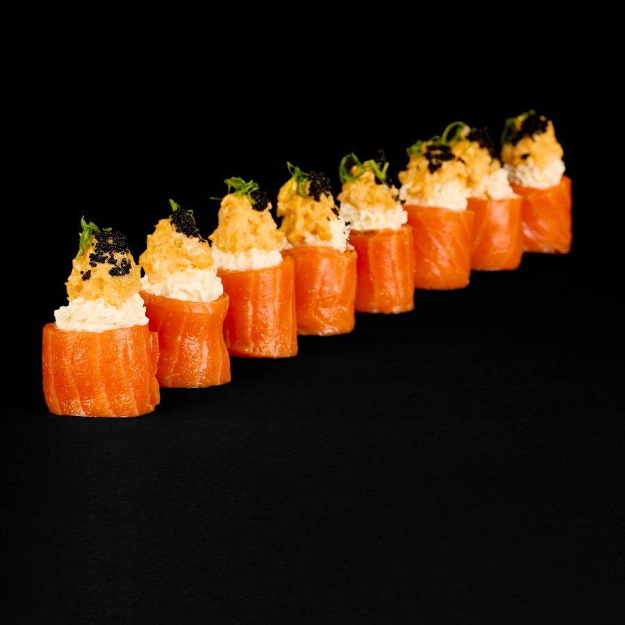 Gunkan Sake Roll