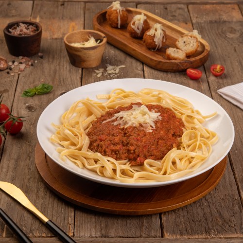 LINGUINE BOLOGNESE