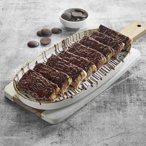 Dark chocolate and almonds