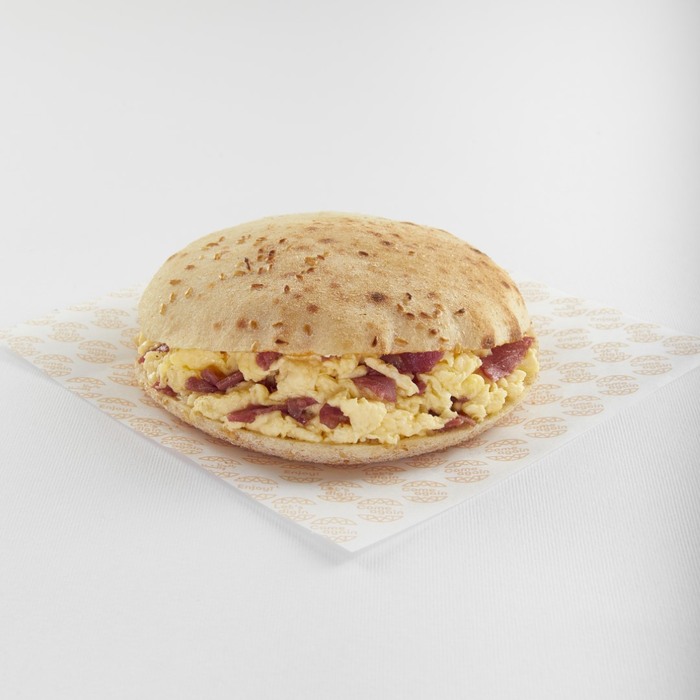 Kiri Pastrami Scrambled Sandwich