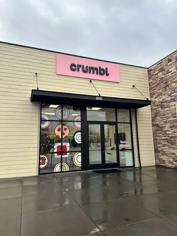 Crumbl – Cookies & Desserts