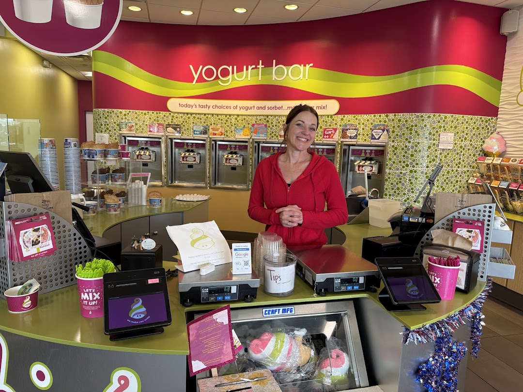 Photo of Menchie's Frozen Yogurt