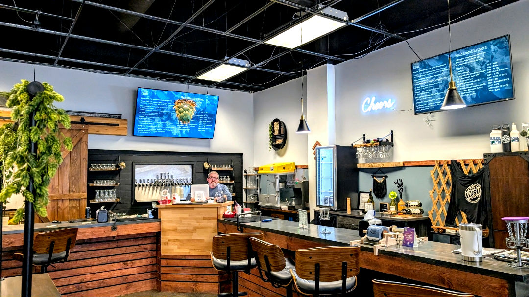 Photo of Rail Hop'n Brewing co and pizza