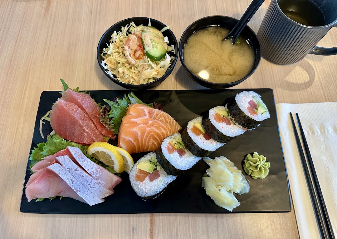 Photo of SUSHI & BOWLS