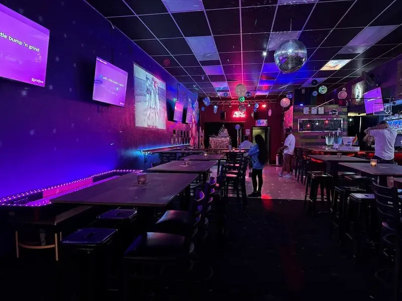 Hilltop A Go-Go