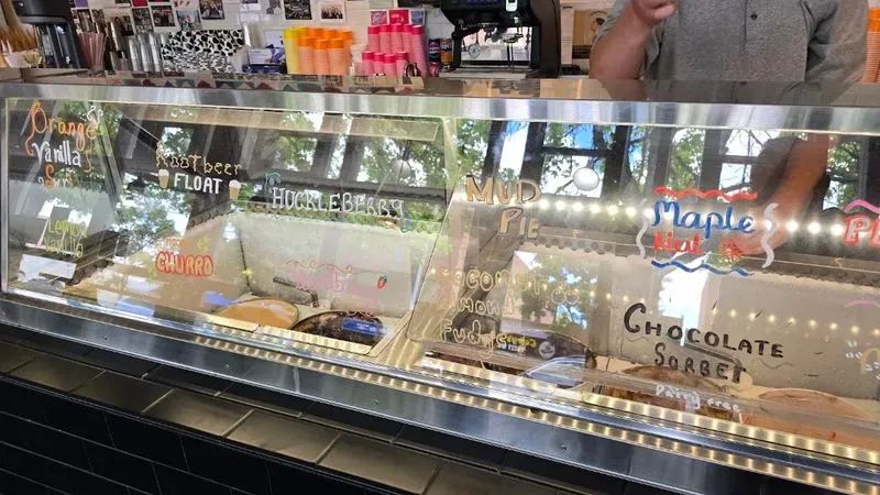 Scoop Du Jour Ice Creamery