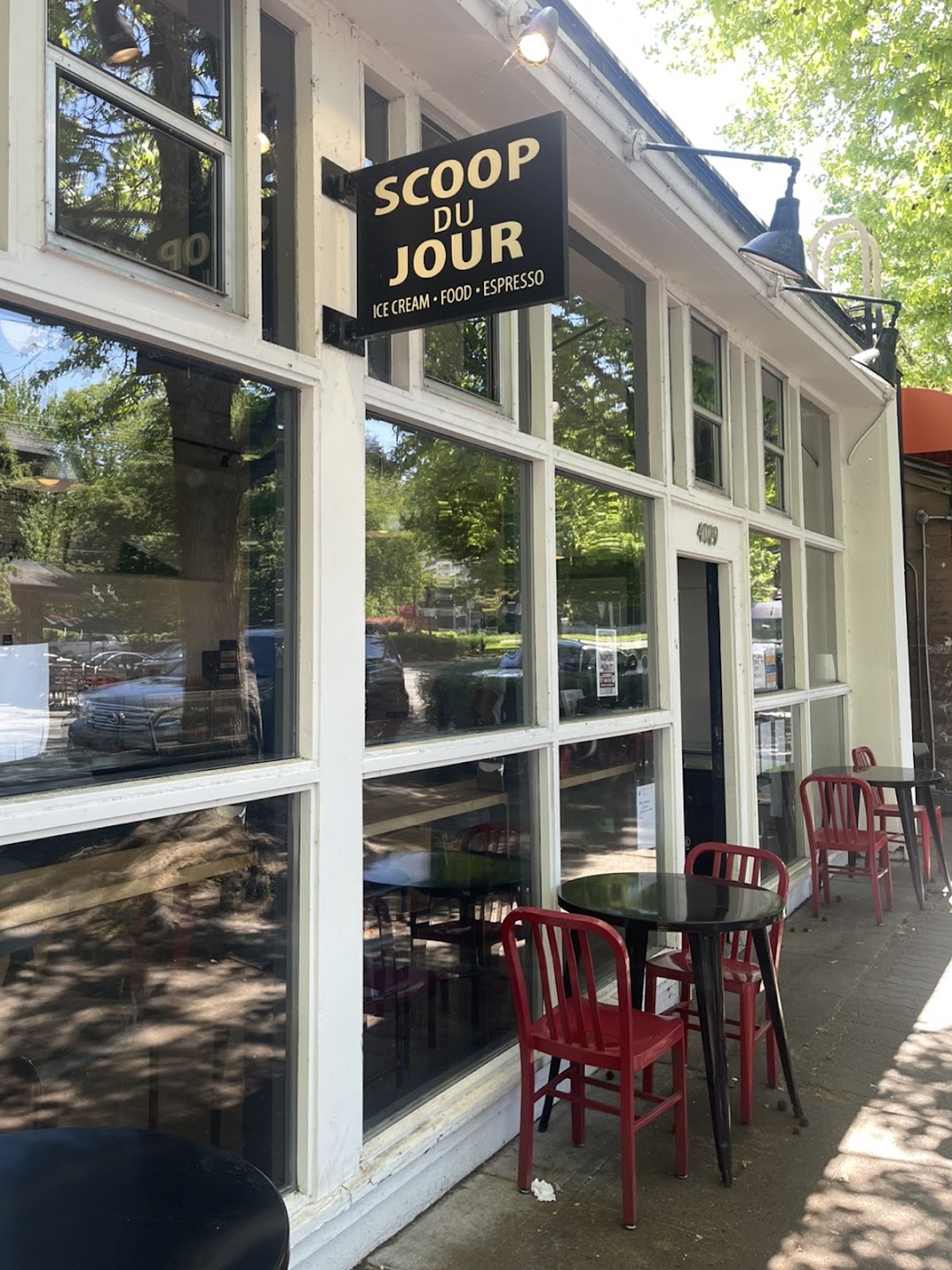 Photo of Scoop Du Jour Ice Creamery