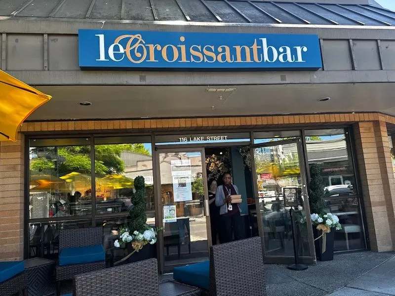 Le Croissant Bar