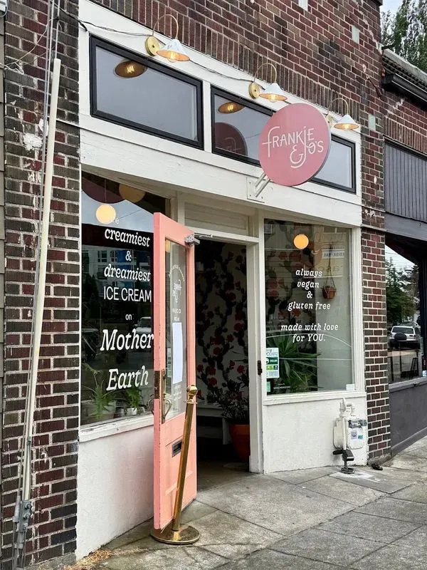 Frankie & Jo's Ballard