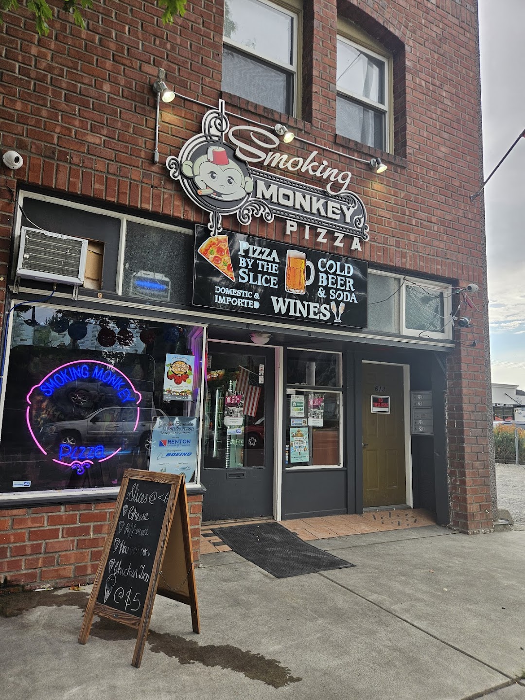 Photo of Smoking Monkey Pizza