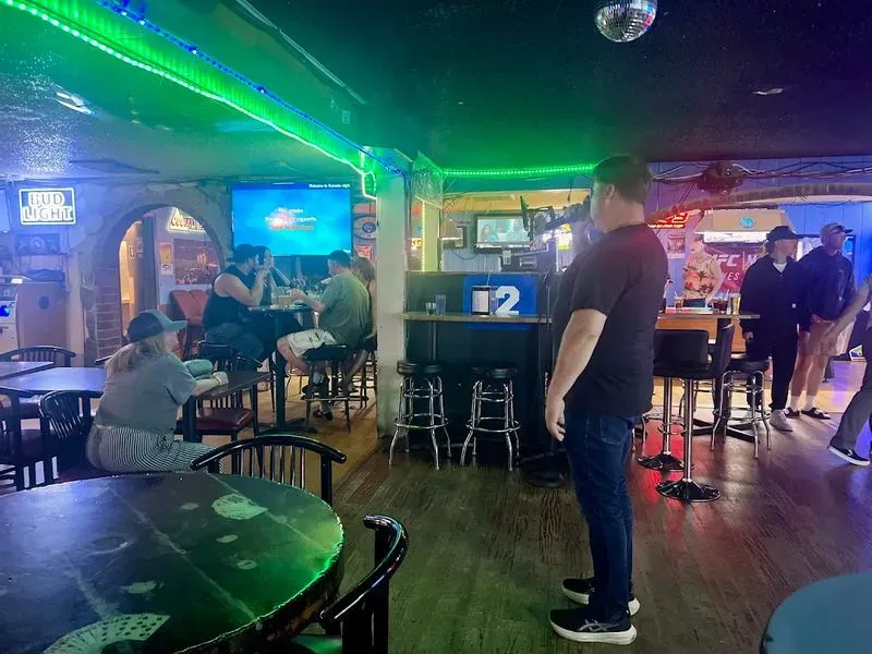Wayne's Inn Bar & Grill
