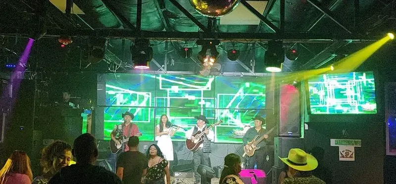 El pique restaurant nightclub
