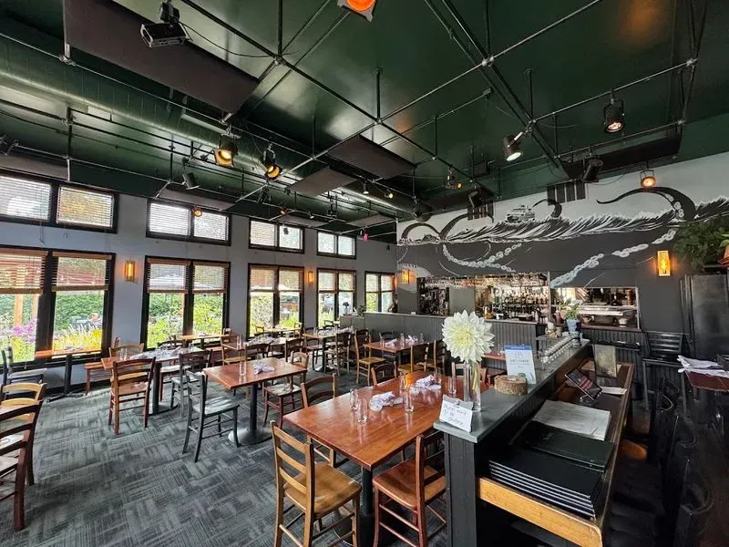 Fins Bistro