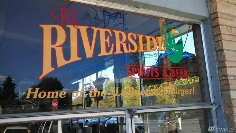 Riverside Tavern