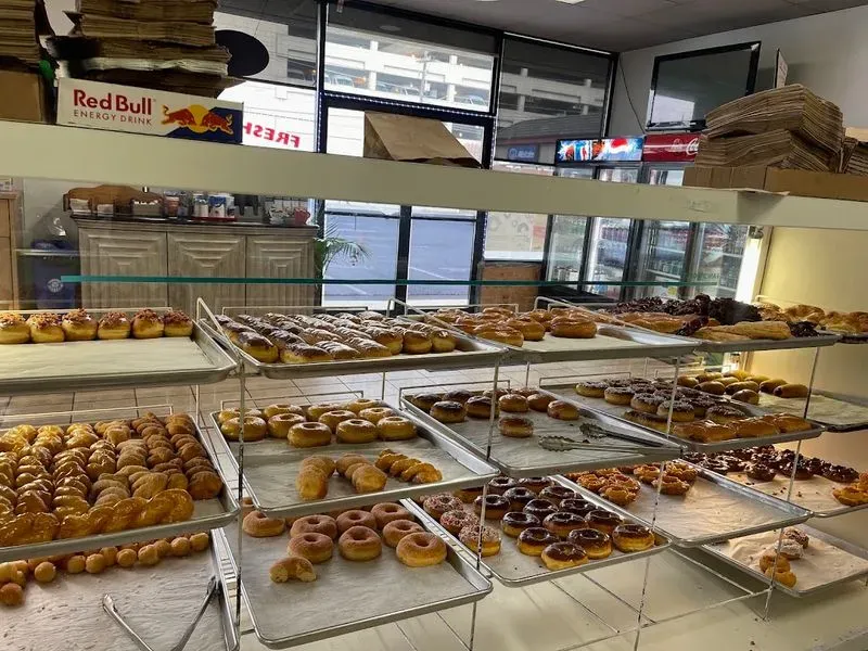 Dona Queen Donuts & Deli