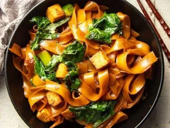 NEW Thai Cooking: Beloved Noodle Dishes