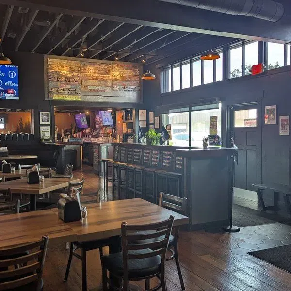 Genos Pizza & Pub