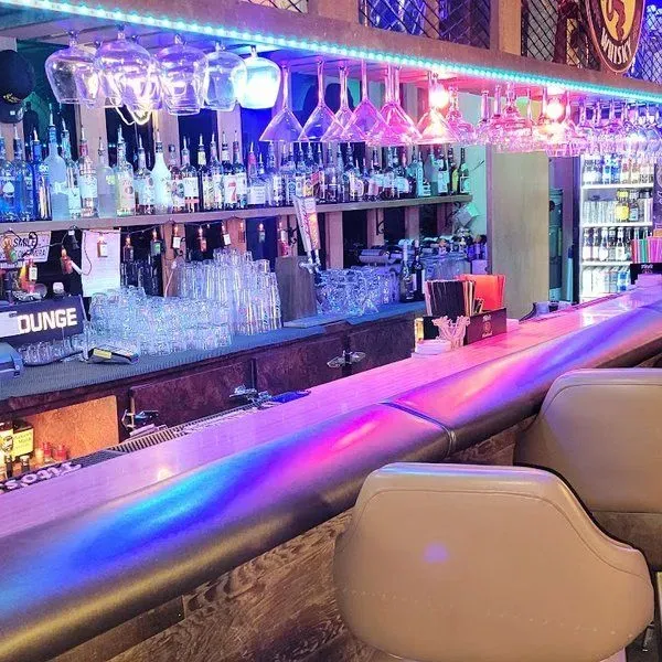 Sirinya's Thai Restaurant & Lounge