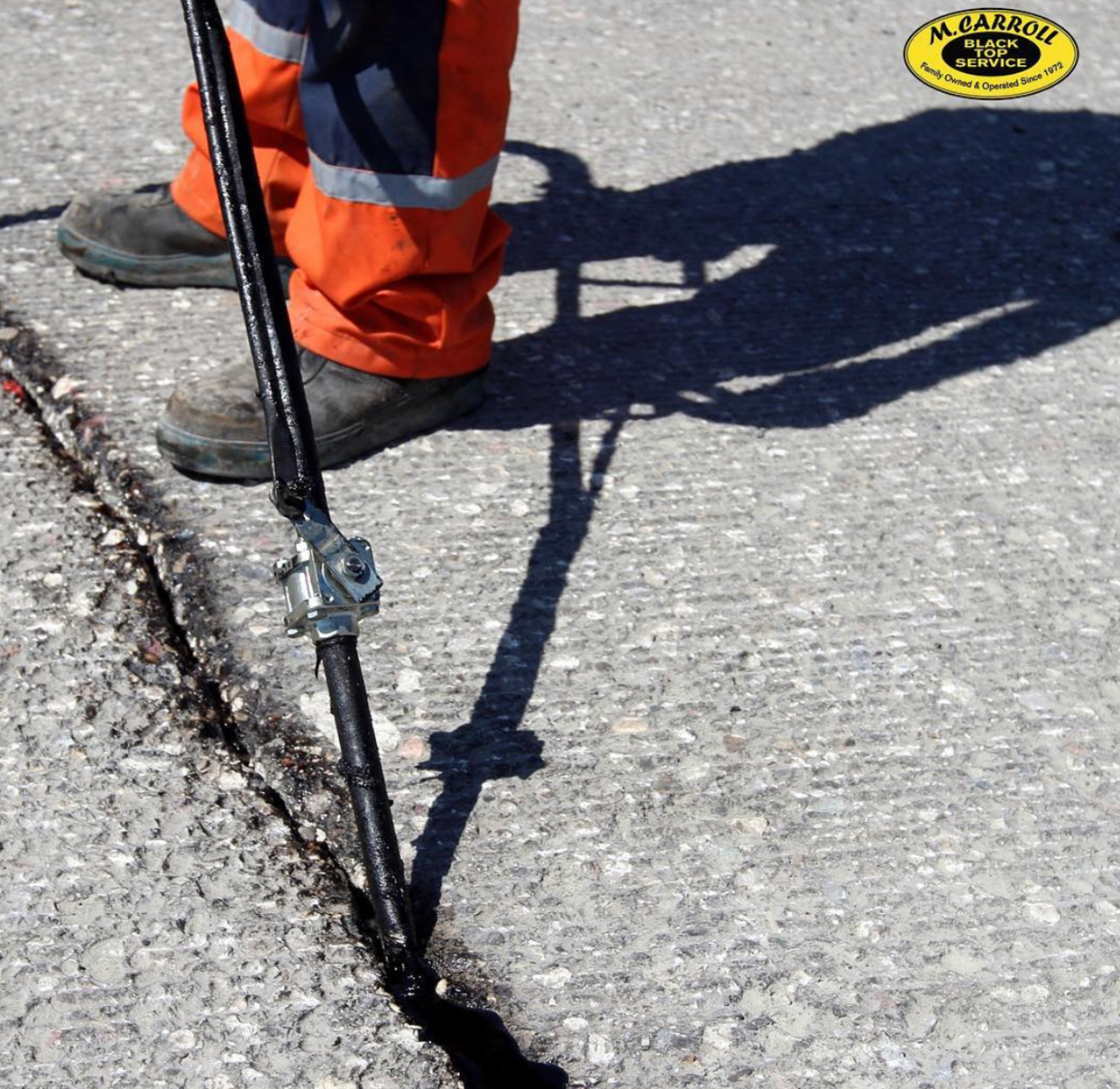 Spraying Asphalt Sealcoating in Crack