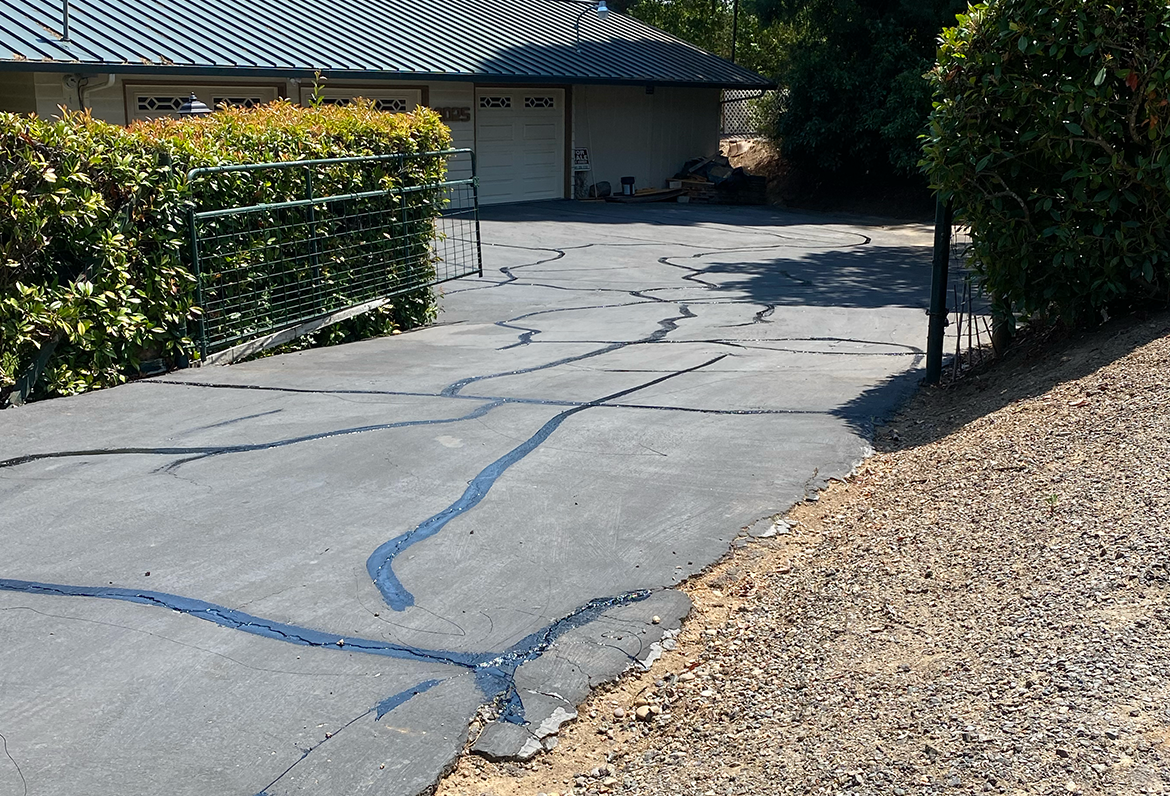 Asphalt Crack Filling Drive