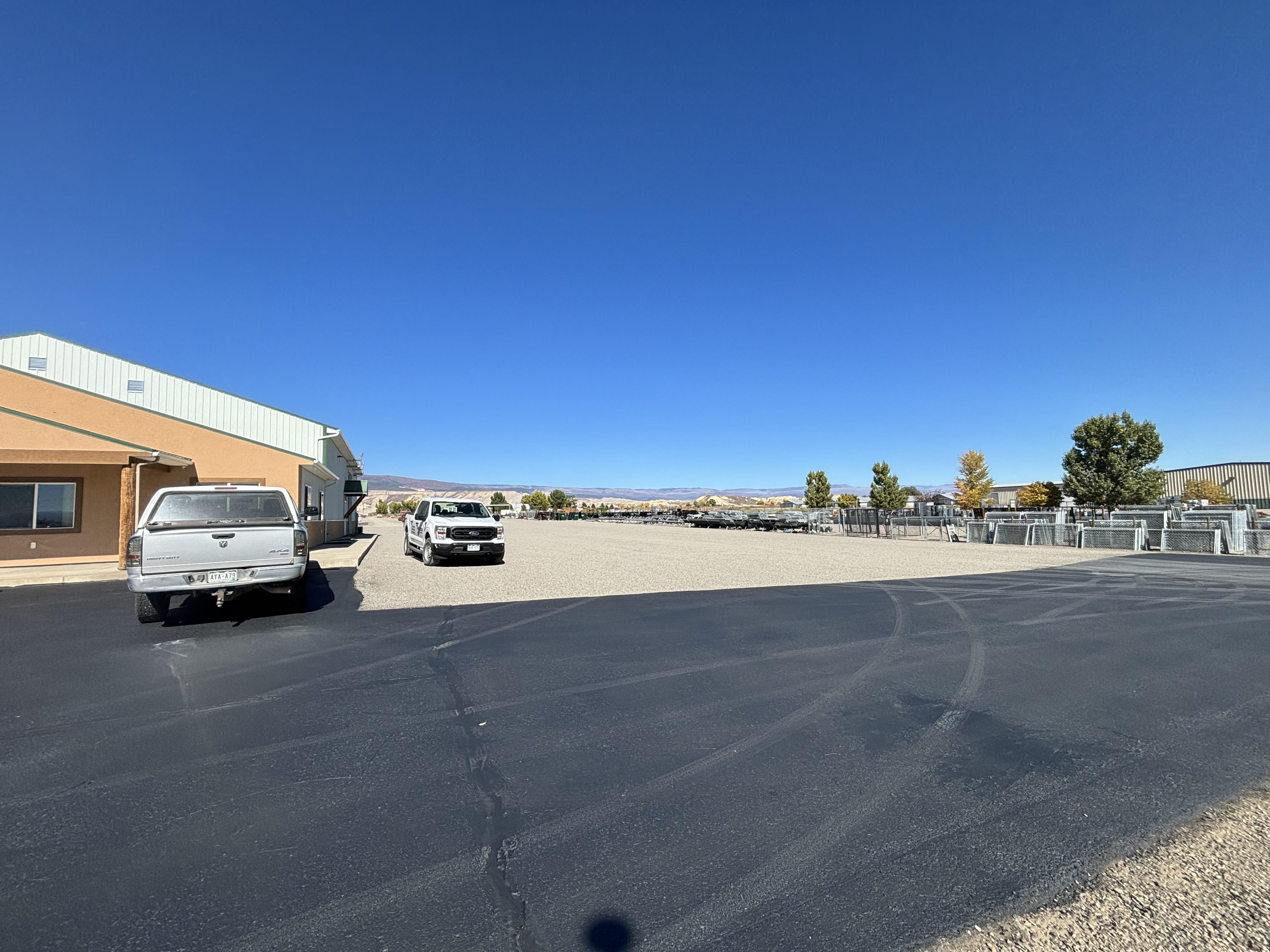 Asphalt Sealcoating, chip sealing, and crack filling West Glenwood, Colorado