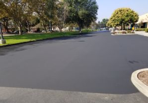 Asphalt Sealcoating & Repair 