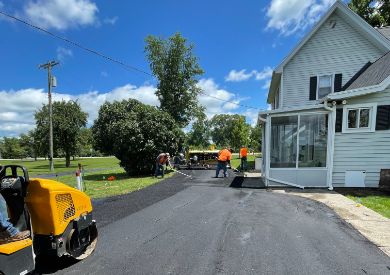 Residential asphalt parking lot with Smith Paving and Seal coating