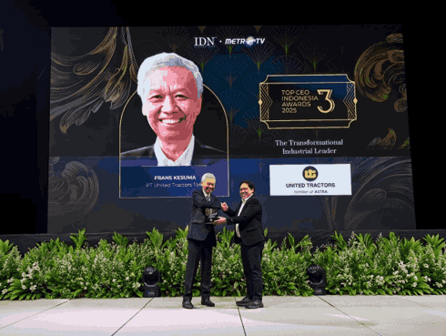 image for Presiden Direktur United Tractors Raih Penghargaan TOP CEO Indonesia Awards 2025