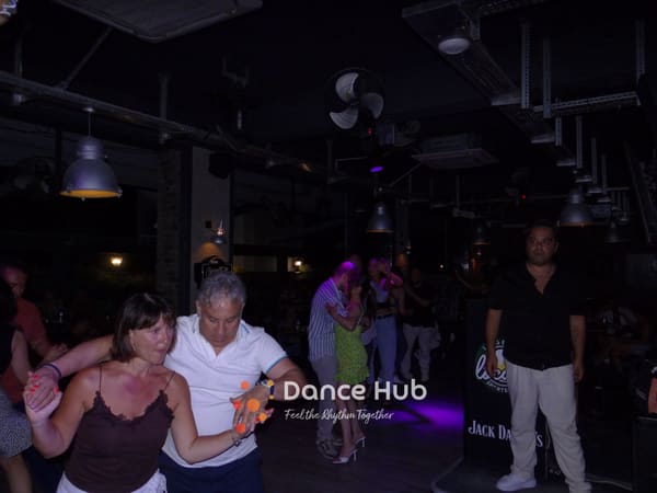 DANCEHUB-002017.jpg