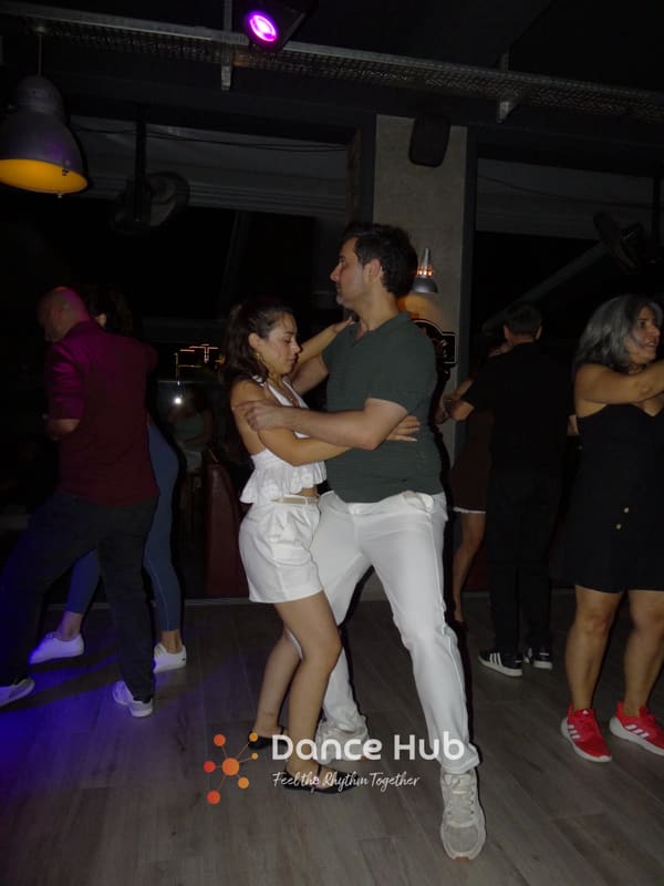 DANCEHUB-002020.jpg