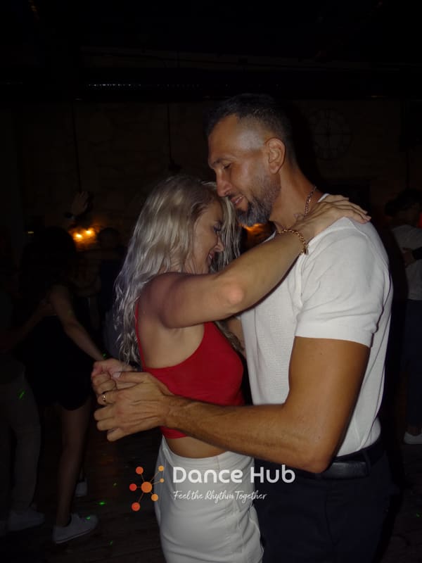 DANCEHUB-003002.jpg