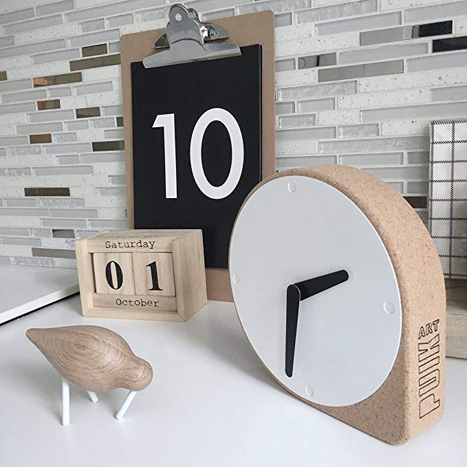 Reloj de mesa de corcho