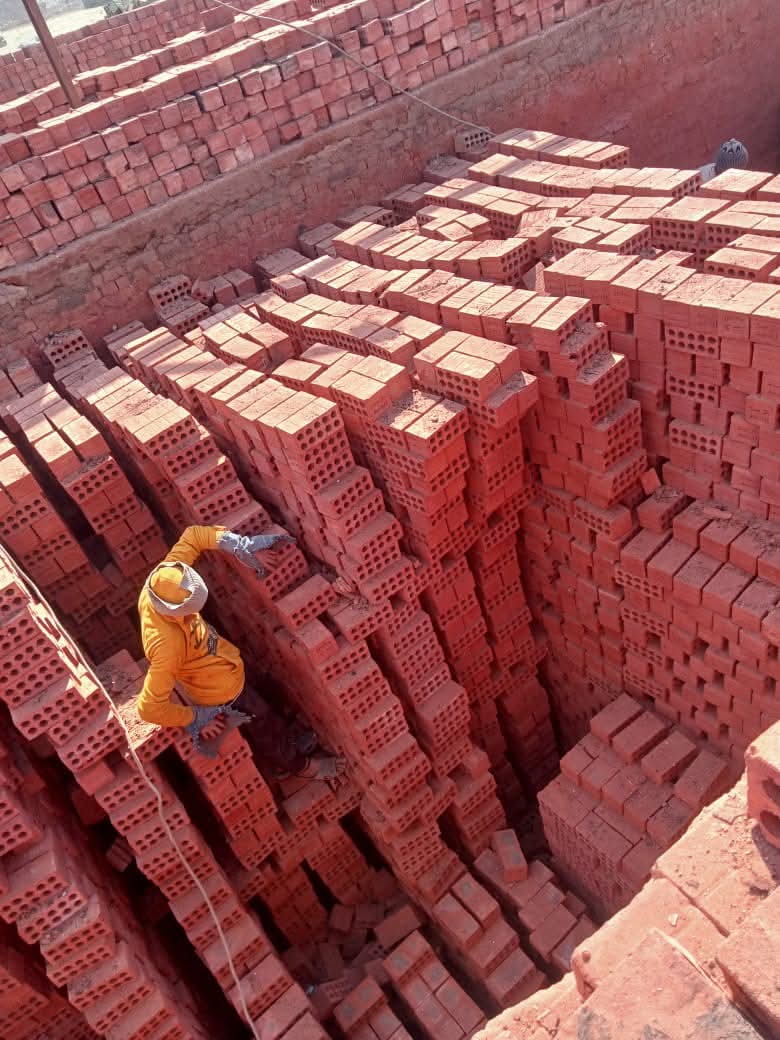 طوب اسمنتى وأحمر 