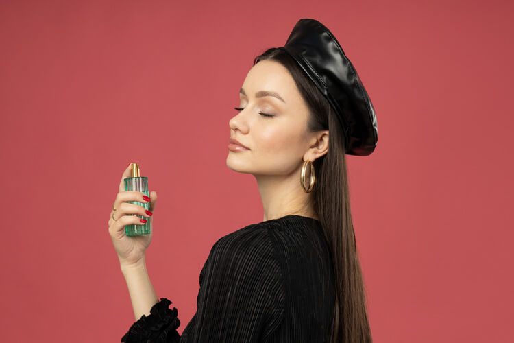 Astrology and Perfume: Signature Scents Aligned with Your Sun, Moon, or Rising Sign