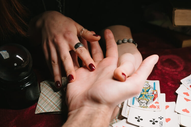 Exploring the Link Between Zodiac Signs and Psychic Abilities
