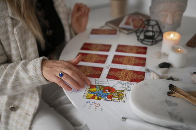 Astrology and Tarot: A Synergistic Approach to Self-Discovery