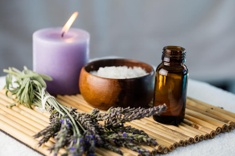 The Astrology of Aromatherapy: Healing with the Power of Scent