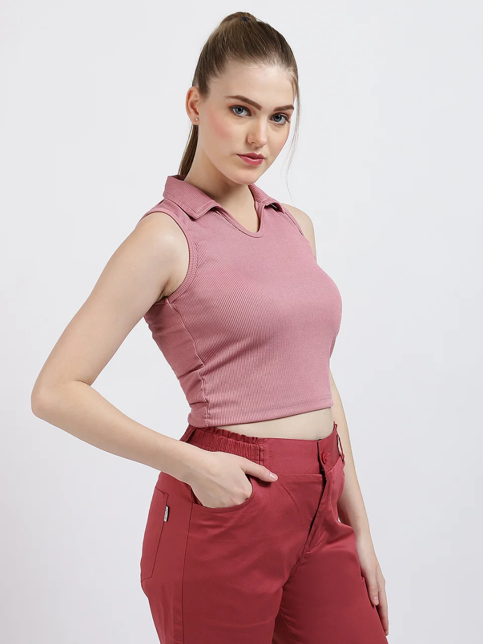 Women’s Sleeveless Ribbed Collared Crop Top - View 3