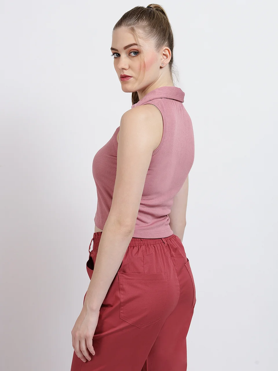 Women’s Sleeveless Ribbed Collared Crop Top - View 4