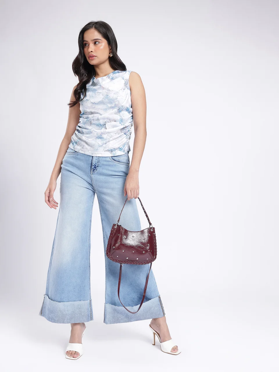 Women Floral Printed Cowl Neck Sleeveless Top - View 5