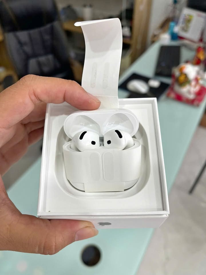 Đưa Airpods 4 ANC.