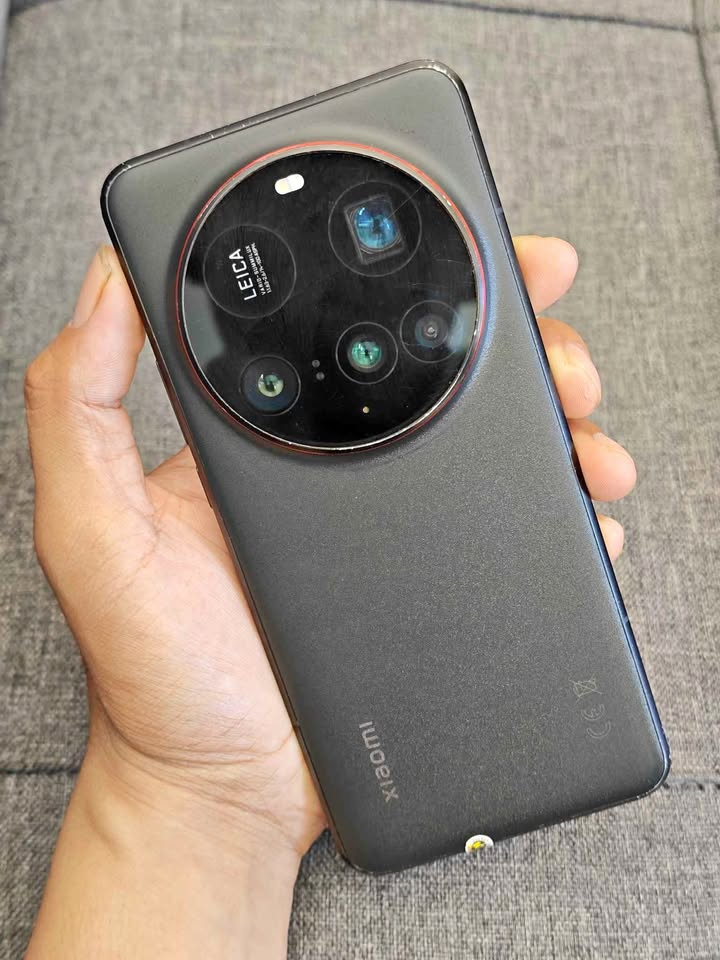 Black Xiaomi 15 Ultra phone 2